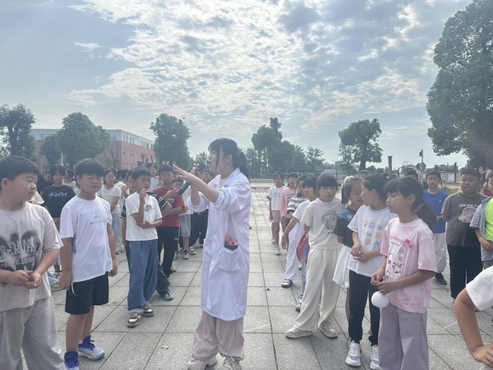 【医院动态】守护“瞳”心视界，点亮留守微光  ——市二医院走进康家吉小学开展6·6爱眼日护眼公益活动
