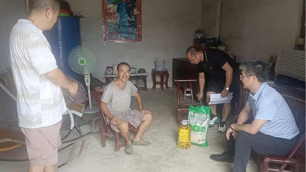 【医院动态】乡村振兴暖民心  走访慰问显温情